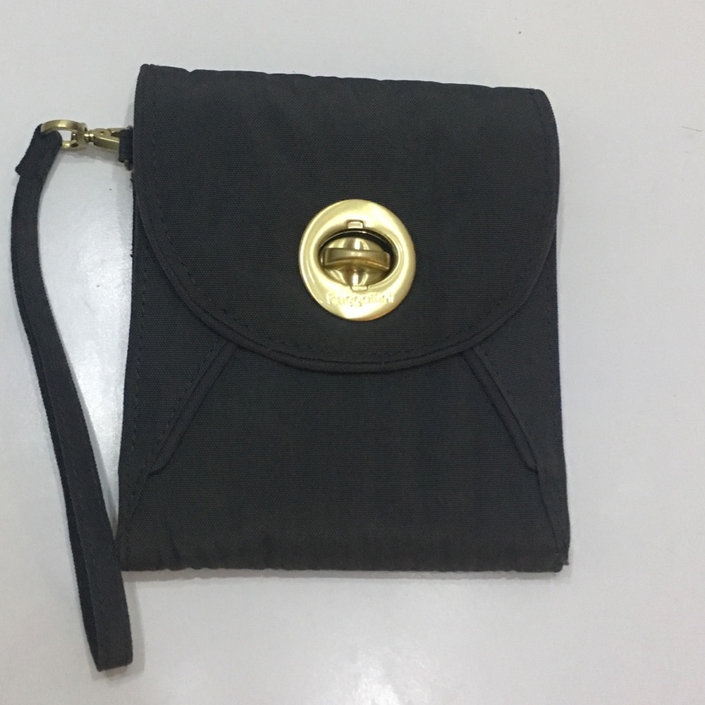 Black wristlet